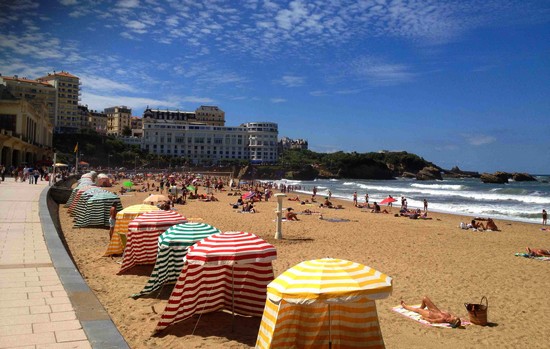 grande-plage-location-tente-biarritz grande-plage-location-tente-biarritz