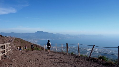 monter-en-haut-vesuve-a-pied monter-en-haut-vesuve-a-pied