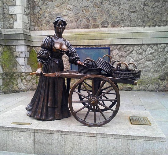 Dublin-Saint-Stephens-Green Dublin-molly-malone