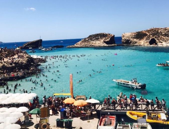 touriste-comino-blue-lagoon