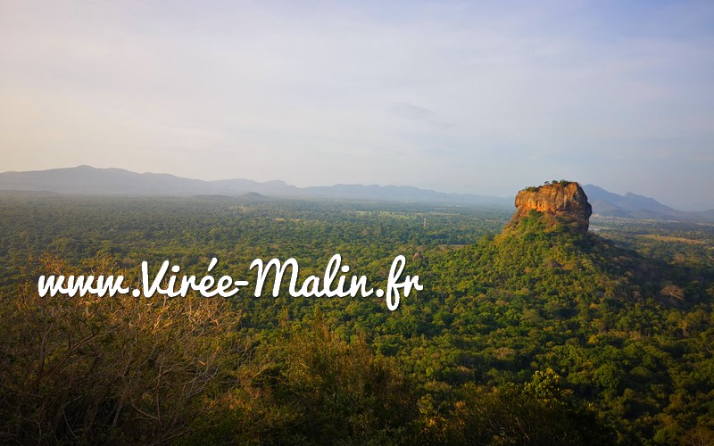 lever-soleil-sigiriya-rocher-lion-sri-lanka
