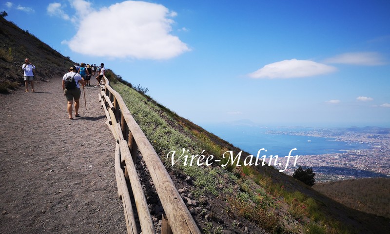 montee-vesuve-chaise-roulante