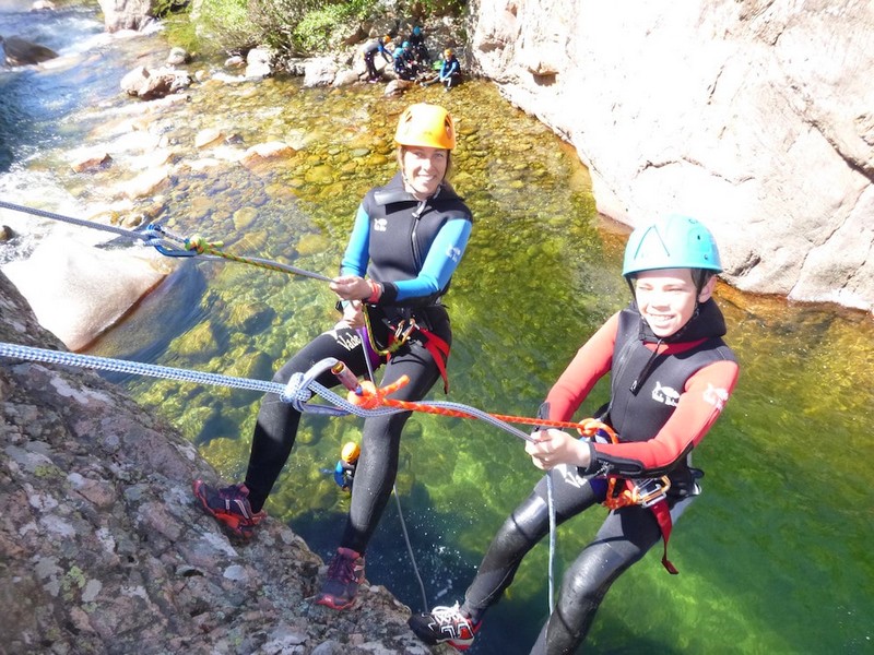 canyon-gravona-corse-activite-en-famille-canyoning