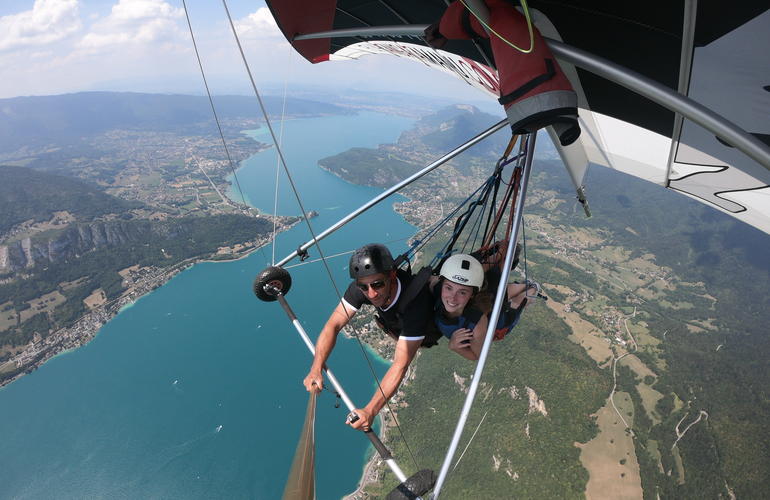 activite-deltaplane-lac-annecy