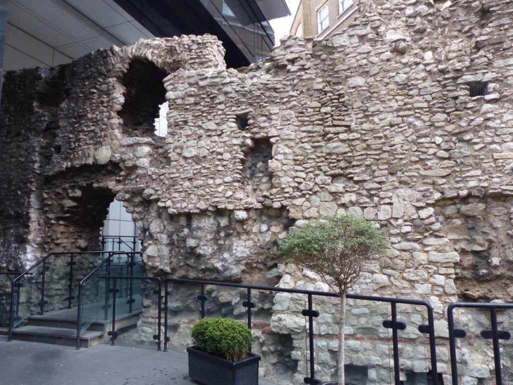 activite-famille-londres-contes-et-legendes-mur-romain