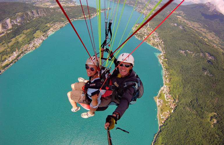 activite-parapente-lac-annecy