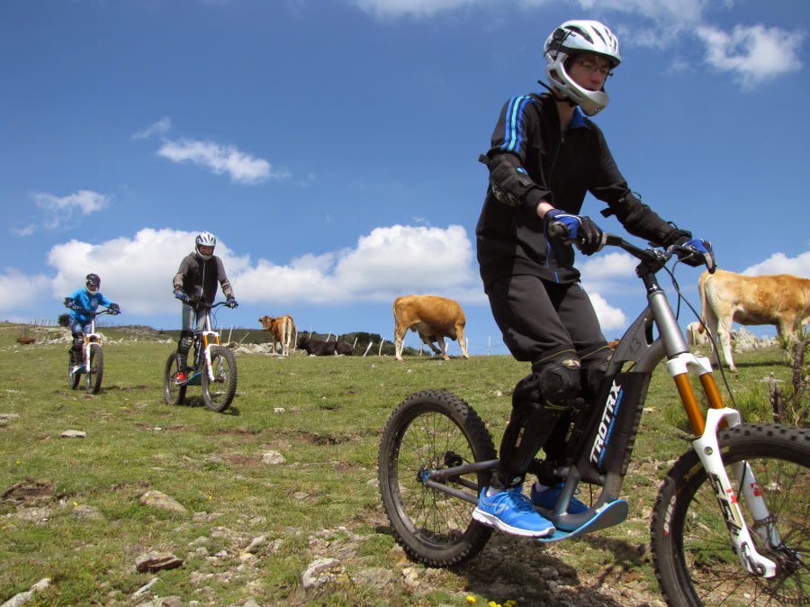 activites-descente-trotinette-montagne-proche-argeles-mer-collioure