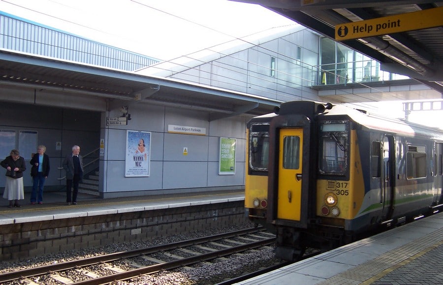 rejoindre-londres-depuis-luton-aeroport-en-train