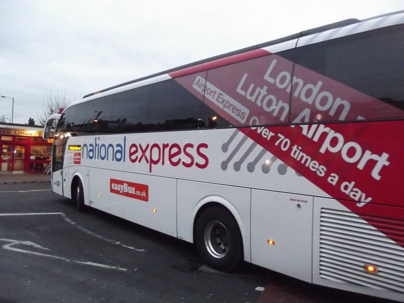 rejoindre-londres-en-bus-depuis-luton-aeroport
