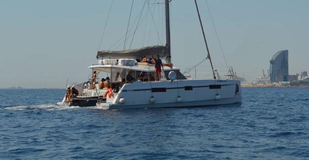 croisiere-romantique-bateau-barcelone-catamaran-luxe