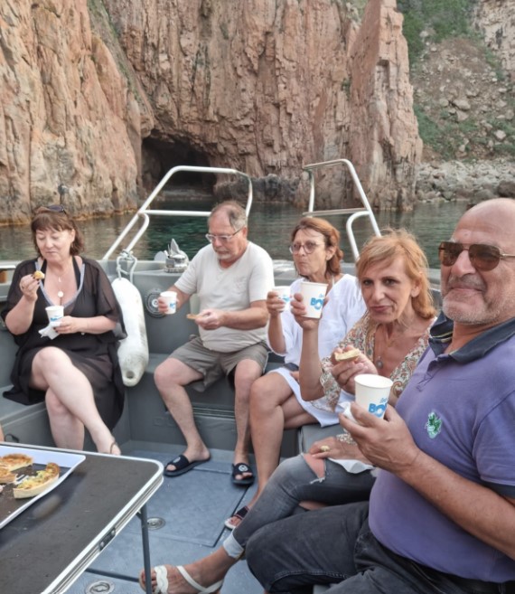 activite-apero-midi-promenade-mer-calanque-piana-depuis-Porto-Ota