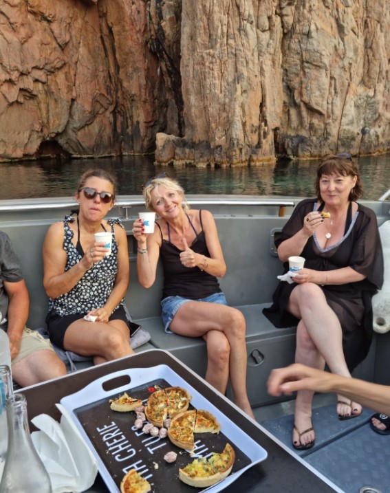 bateau-apero-calanques-piana-depuis-porto-ota