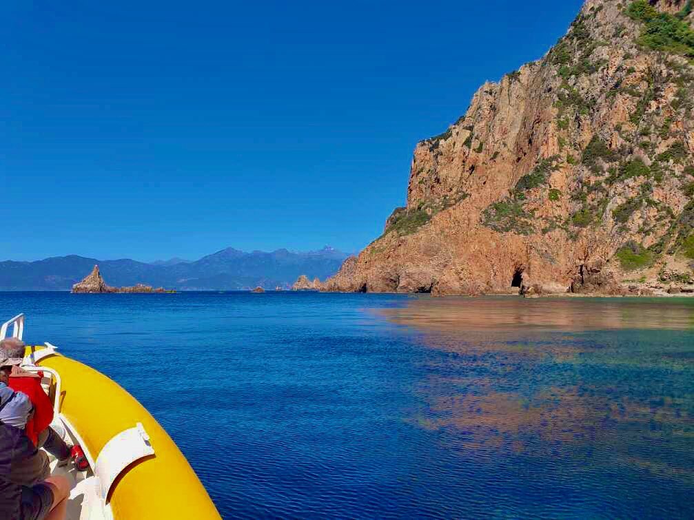 reserver-petit-bateau-avec-skippeur-pour-scandola-Capo-Rosso-depuis-porto-ota