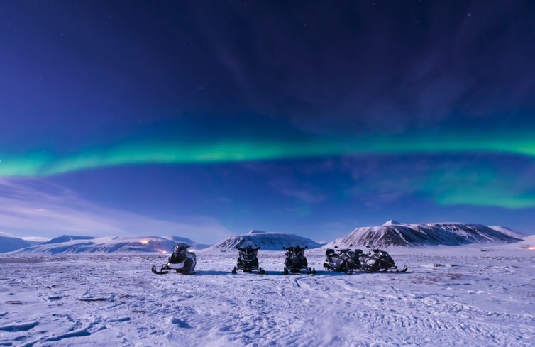 partir-voir-aurores-boreales-laponie-en-motoneige