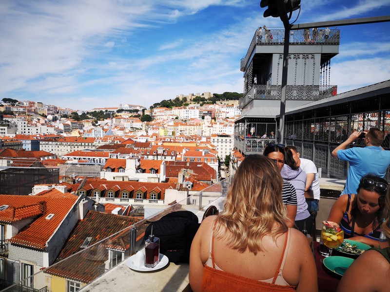 Bar-panoramique-en-haut-Ascenseur-de-Santa-Justa-Lisbonne