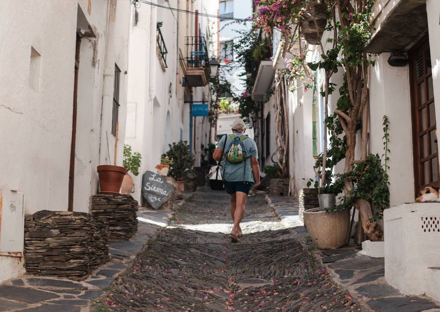 ruelles-typiques-vieille-ville-cadaques