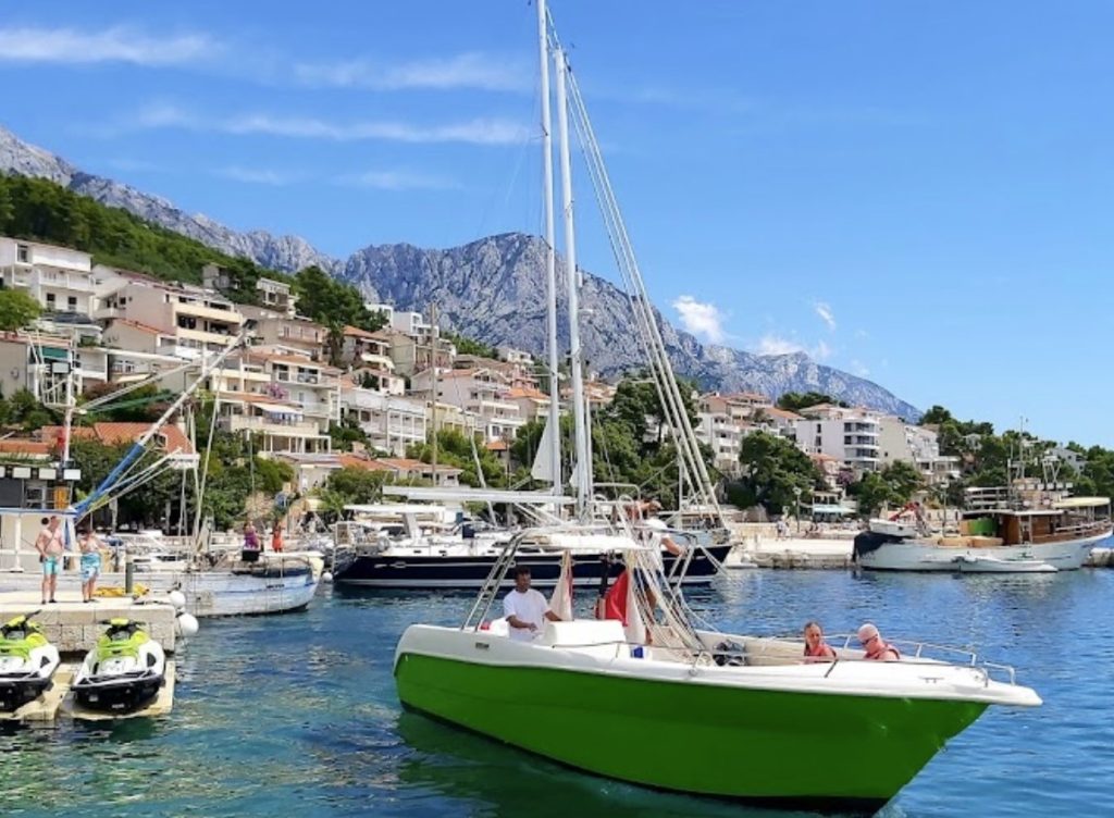 Que visiter à Brela et où dormir à Brela ? Les 10 incontournables