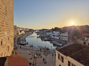 Où loger à Minorque et dans quelle ville dormir à Minorque ?