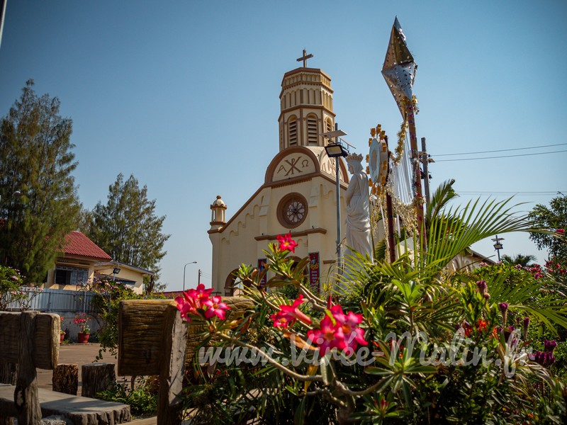 visiter-eglise-catholique-Sainte-Therese-Savannakhet
