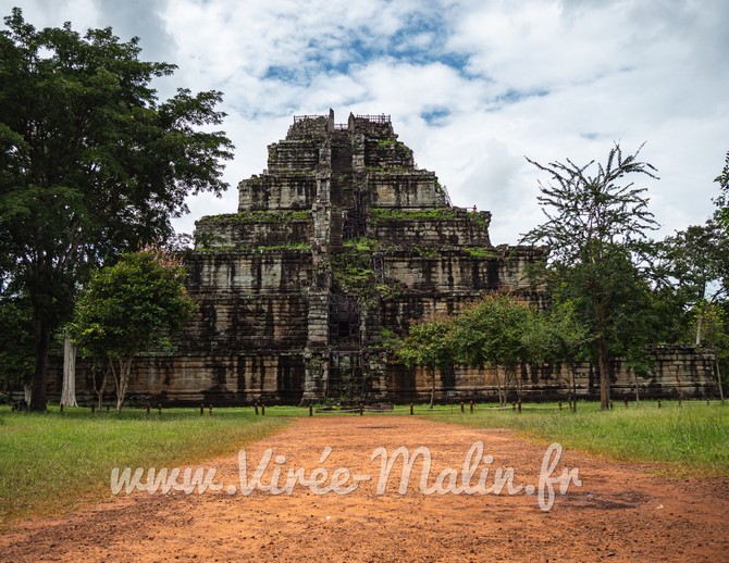 Visiter-Pyramide-Kok-Ker-ou-dormir-Preah-Vihear