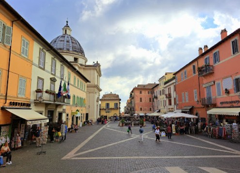 Village-Castel-Gandolfo-Rome